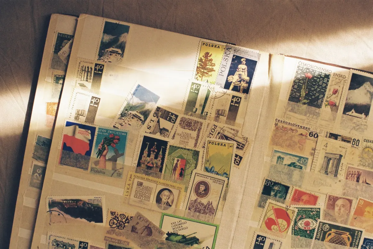 Stamp Hinges vs. Mounts: Which Is Right for Your Collection?